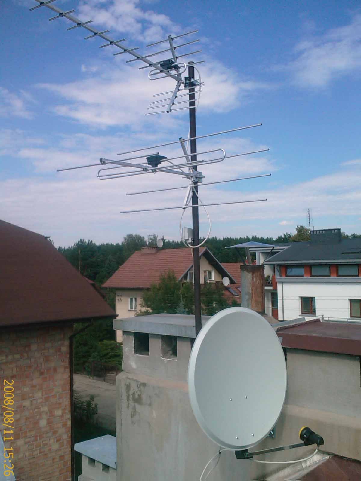 SŁAWOMIR DYCZKO TRANSAKTOR WYKONANA PRZEZ NAS INSTALACJA ANTENOWA NA POTRZEBY LOKATORÓW POŁOWY BLIŹNIAKA 