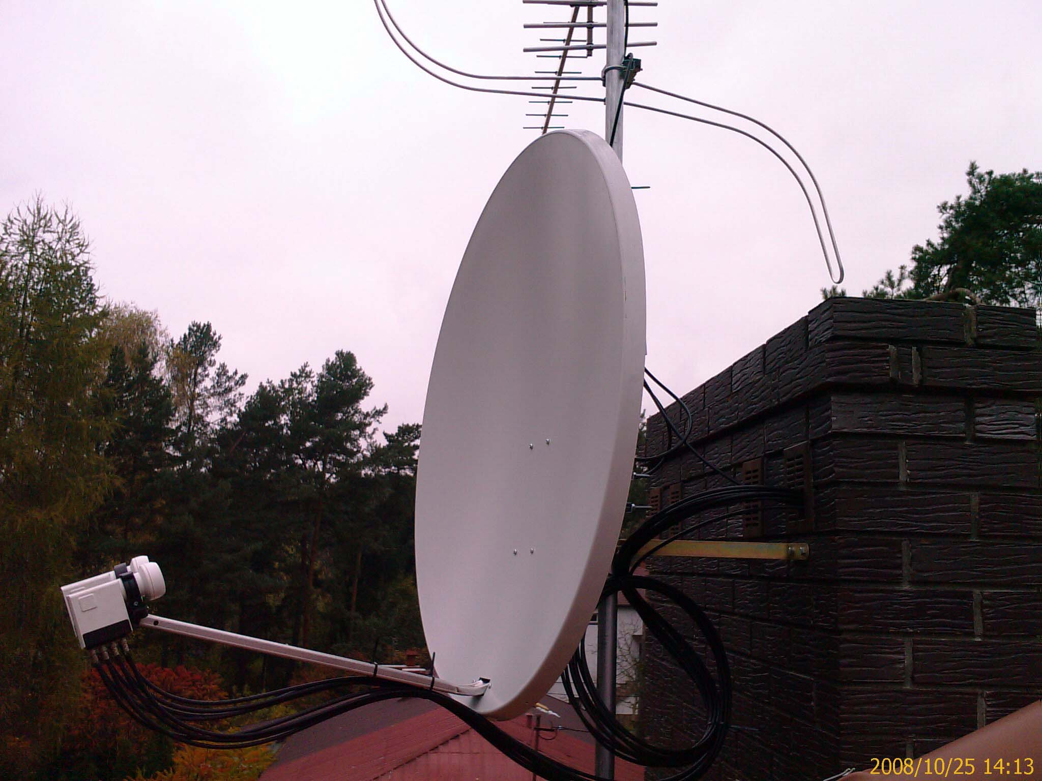 pełna instalacja antenowa w domu wolnostojącym, telewizja naziemna i satelitarna w układzie zeza, sygnał rozprowadzony przy pomocy multiswicha do siedmiu punktów